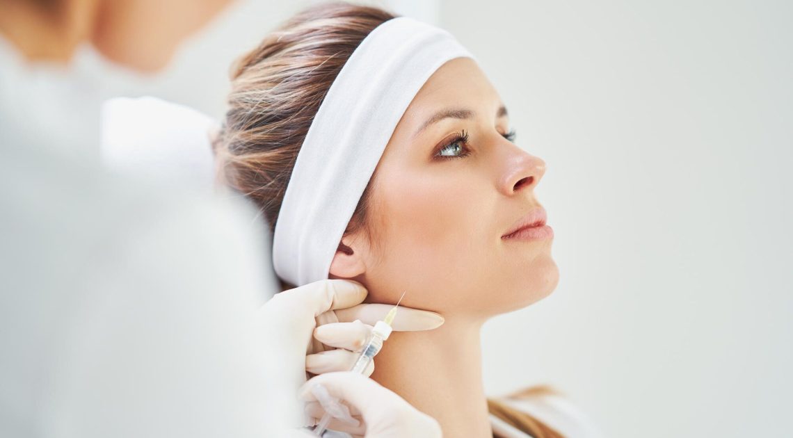 scene-medical-cosmetology-treatments-botox-injection